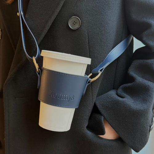 Porte gobelet bleu koomys pour transporter tous types de boissons a emporter en gardant les mains libres